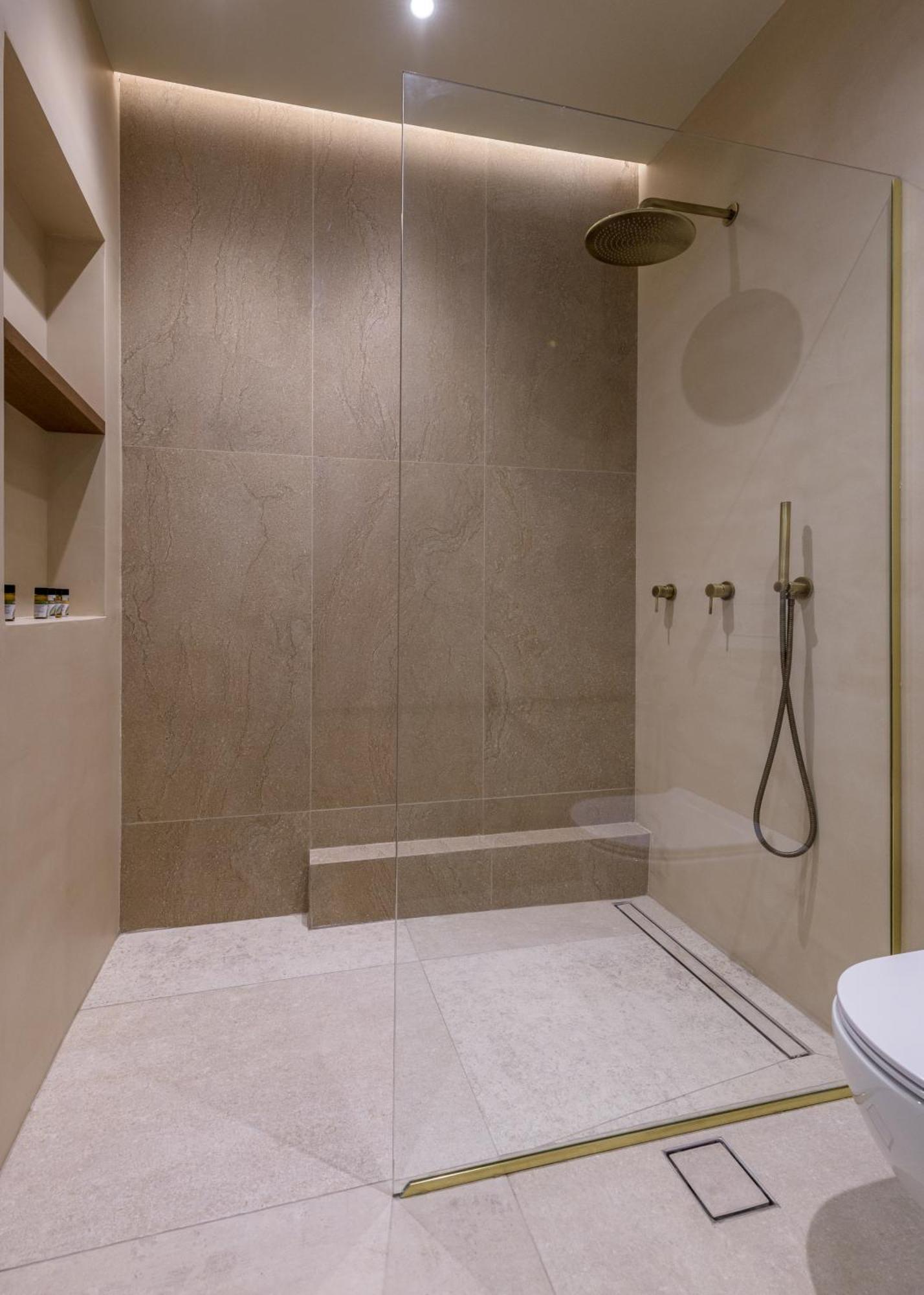 Eleni Hotel 2*
